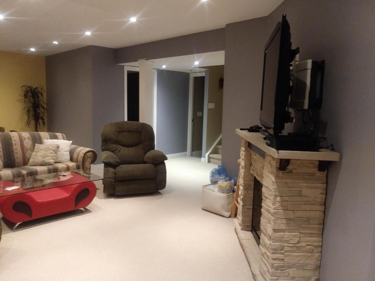 680 Sq Ft Private Space With Ensuite Bathroom YYC Exteriér fotografie