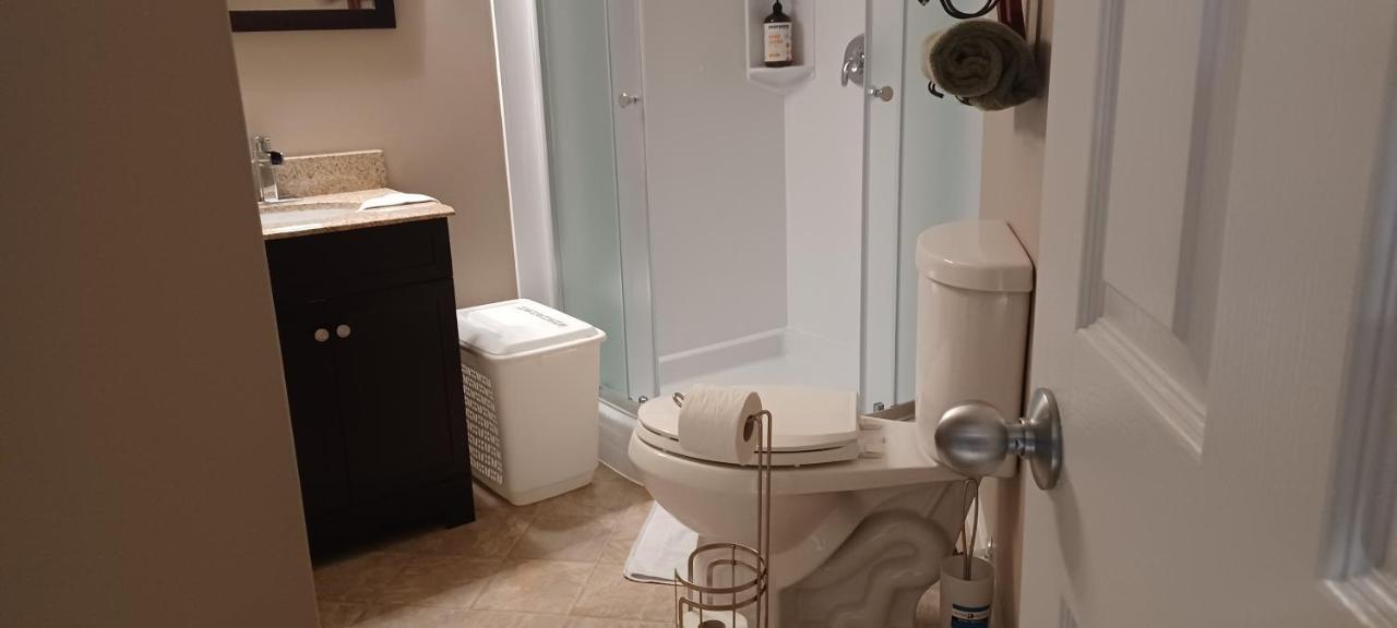 680 Sq Ft Private Space With Ensuite Bathroom YYC Exteriér fotografie